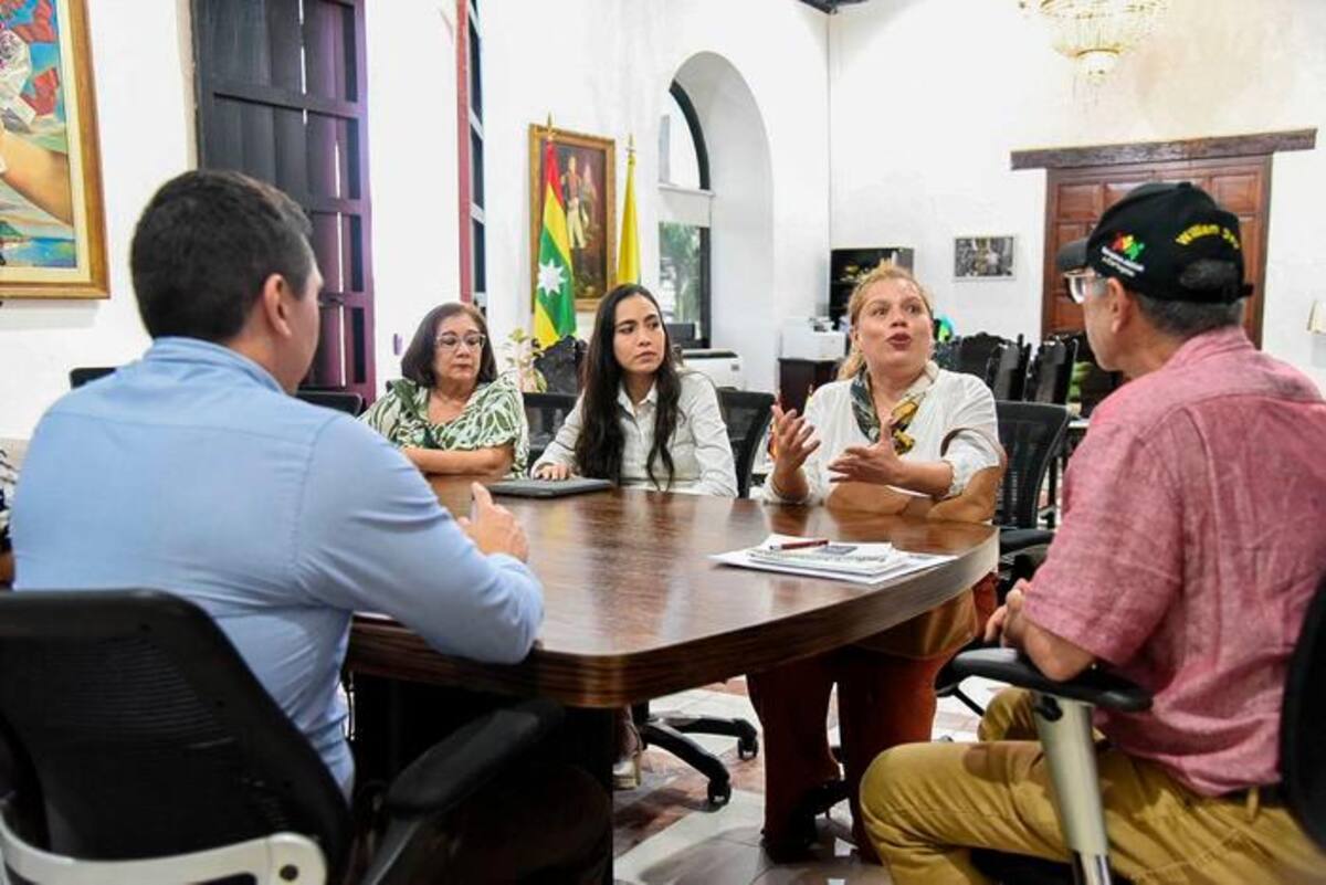 Reunión entre el alcalde Dau y delegados del Gobierno nacional. //Cortesía