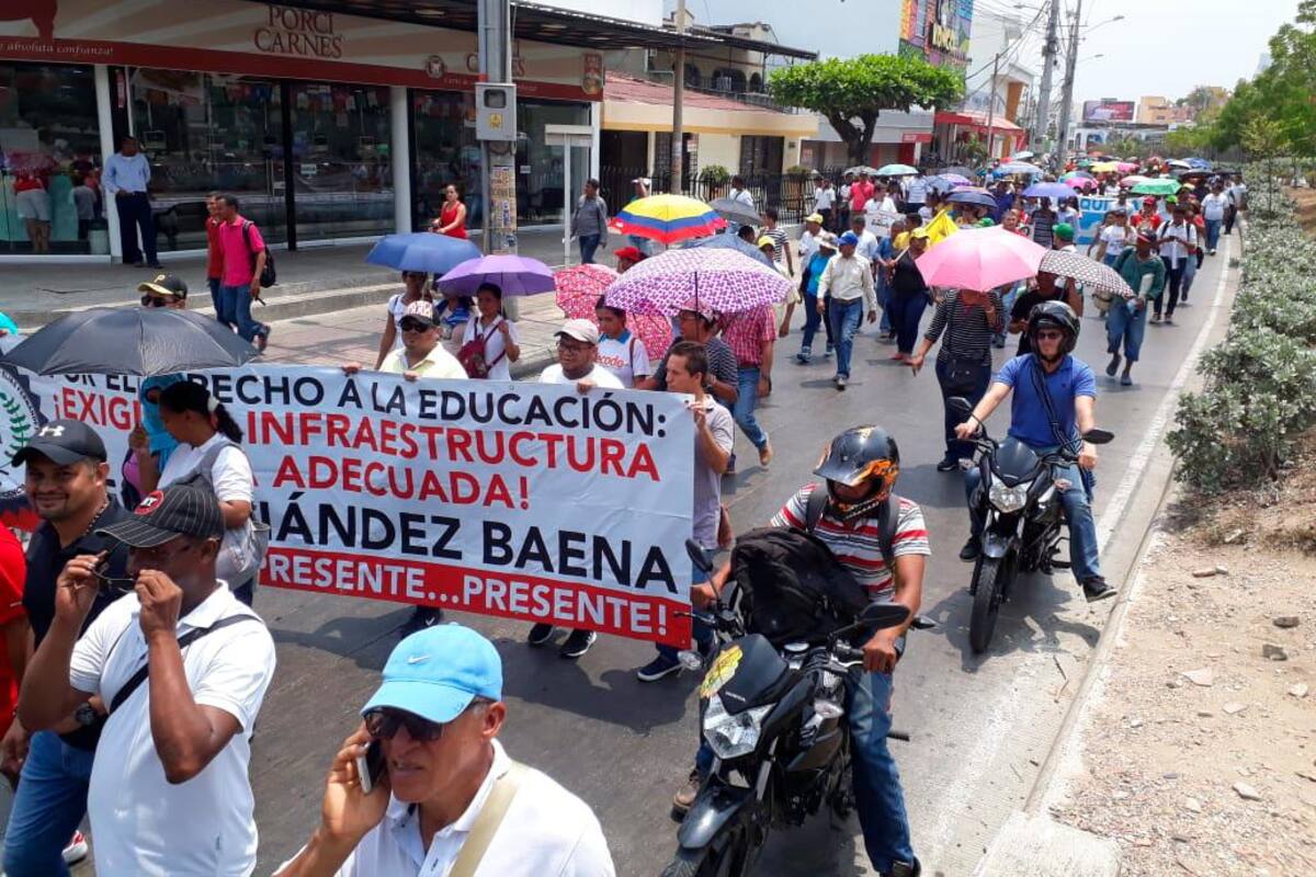Maestros de varios municipios de Bolívar marchan en Cartagena