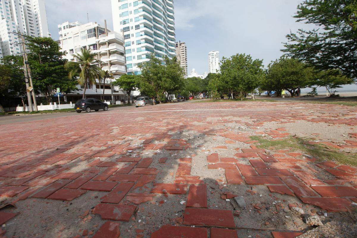 Ordenan al Distrito recuperar paseo peatonal de Castillogrande