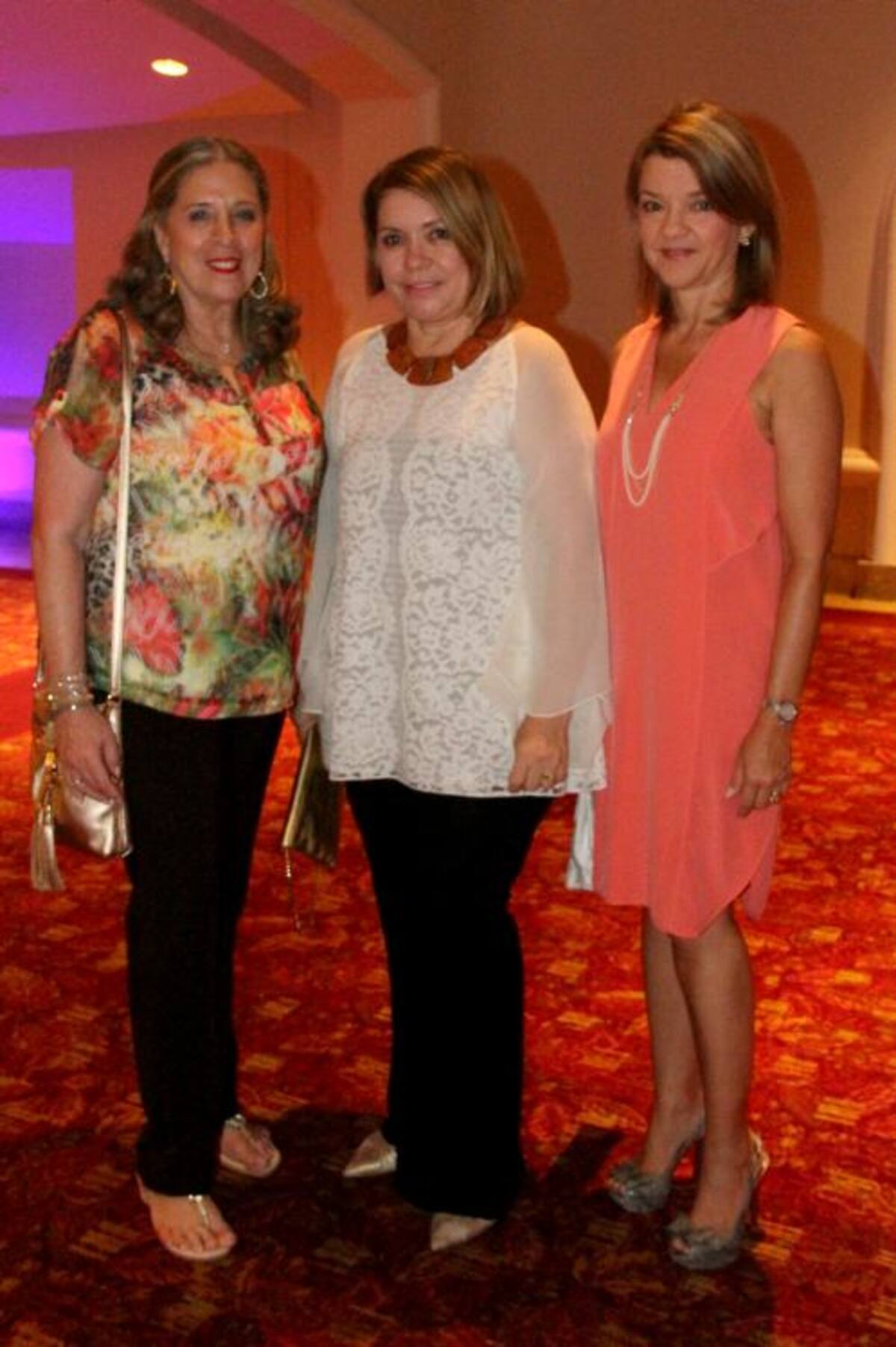 Cecilia de Bustamante, Ketty Tinoco y Aida Gerdts de Maldonado.