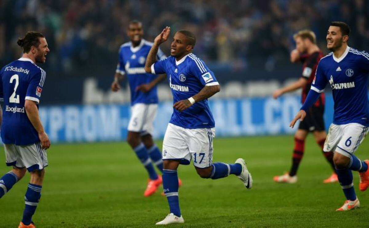 Jefferson Farfán celebra un gol con el Schalke 04. AFP PATRIK STOLLARZ