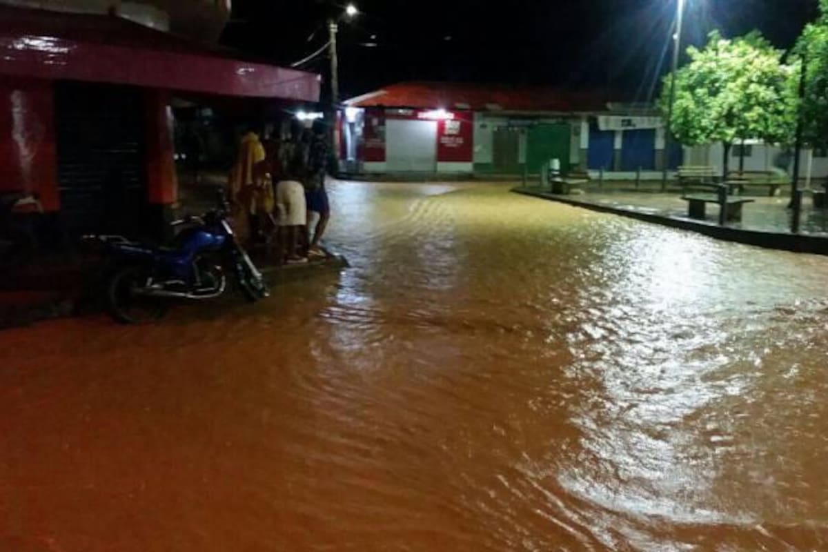 San José de Uré está bajo el agua por desbordamiento de quebrada