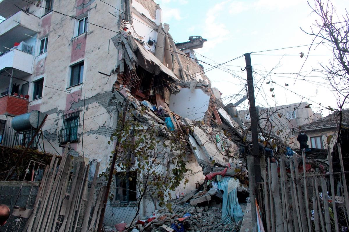 Nueve muertos y cerca de 300 heridos deja sismo en Albania