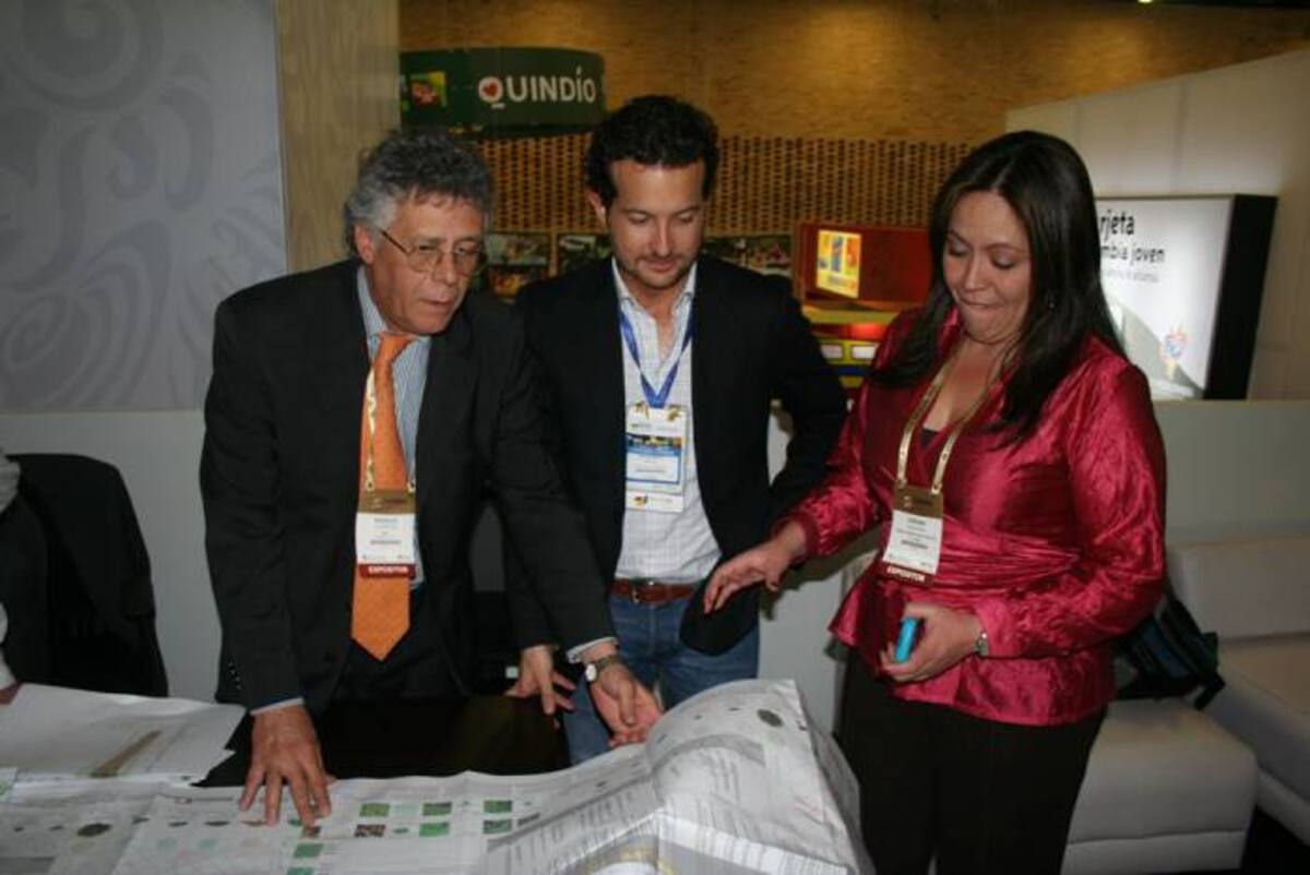 En la gráfica de izquierda a derecha: Rodolfo Rodríguez Suárez, delegado del Ministerio de Industria Comercio y Turismo, Luis Ernesto Araújo Rumié, presidente ejecutivo de la Corporación Turismo Cartagena de Indias y Adriana Saavedra, directora del Fondo de Promoción Turística de Colombia. Cortesía