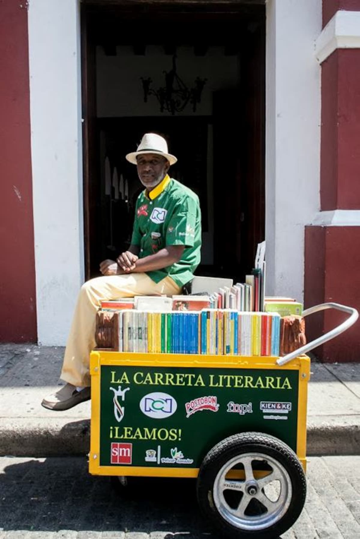 Martín Murillo y su Carreta Literaria.