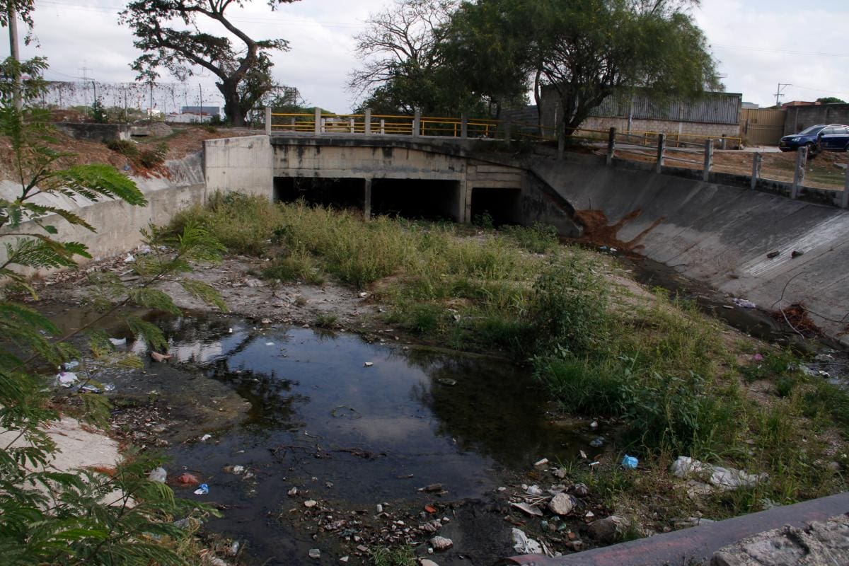 Así permanecía el sábado el canal del barrio Santa Clara. //zenia valdelamar-el universal