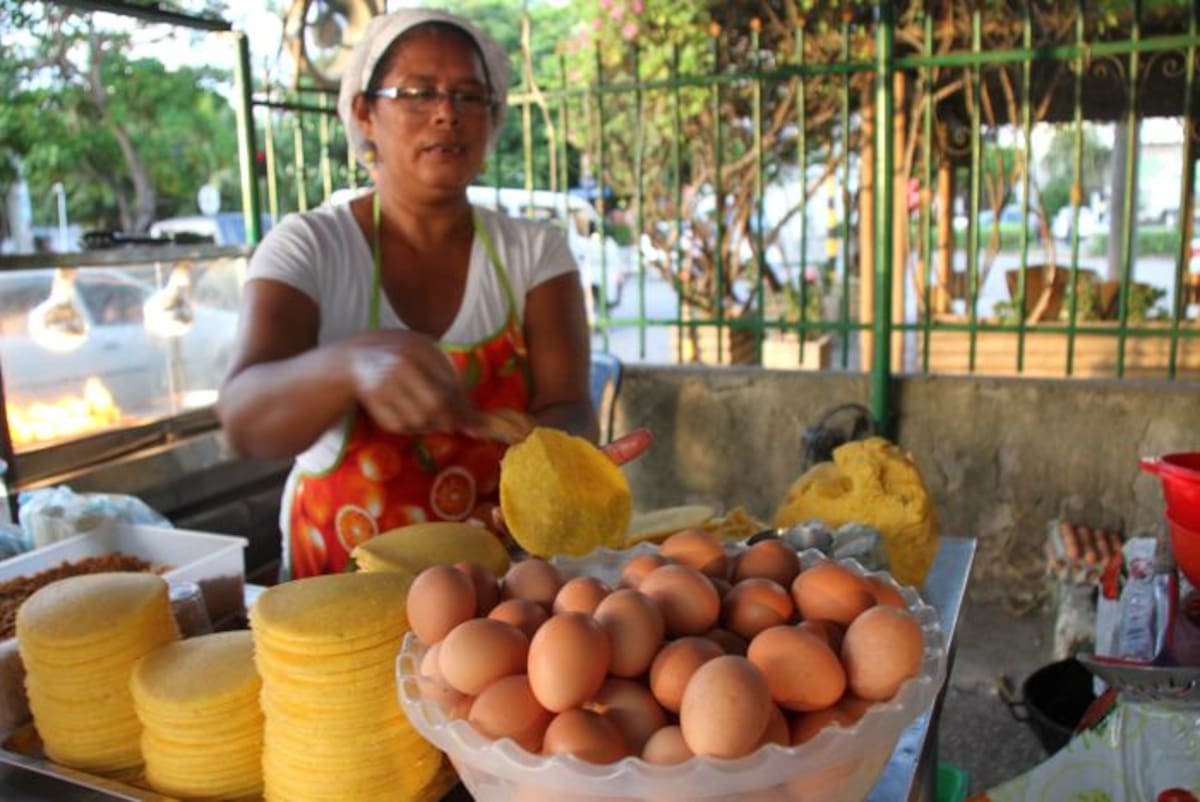 Marta Delgado Flórez, fritanguera tradicional de Manga. ZENIA VALDELAMAR, GENTE BAHÍA - EL UNIVERSAL