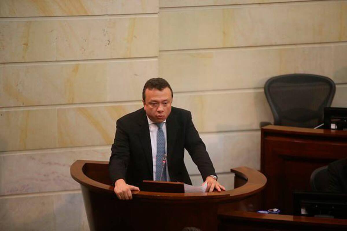 Plenaria del Senado suspendió al congresista Eduardo Pulgar