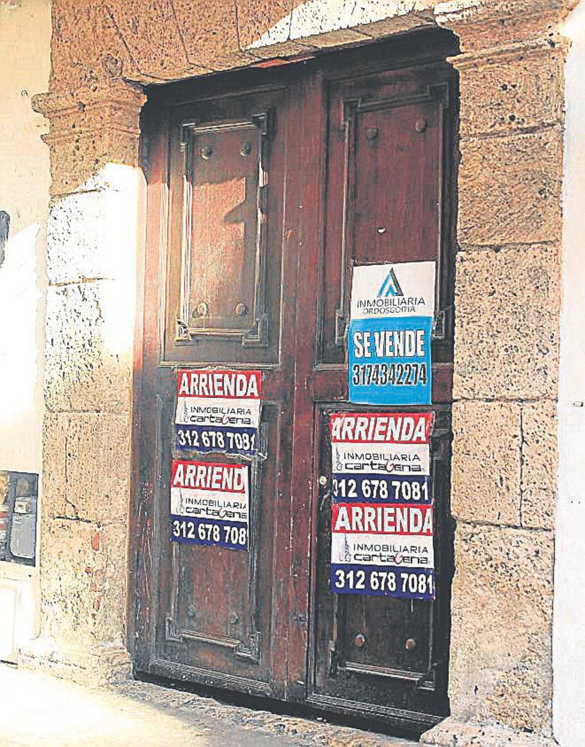 Los letreros de se arrienda o se vende abundan en las fachadas del Centro. //Fotos: Óscar Díaz Acosta - El Universal.