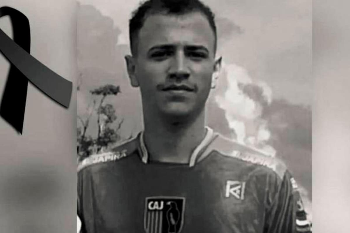 Terrible: jugaba un partido de fútbol, lo impactó un rayo y falleció