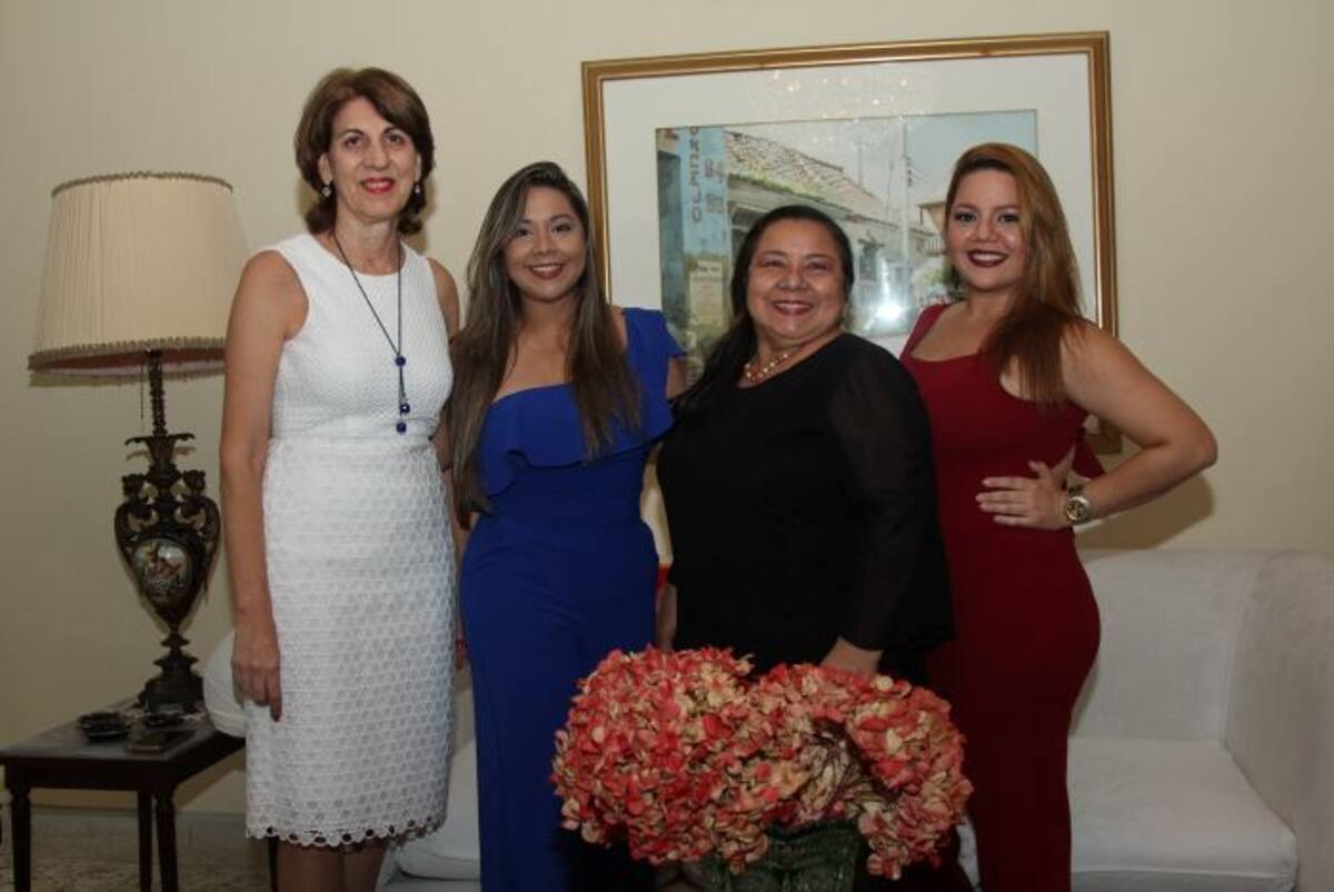 Sonia Gedeón, la agasajada, Katiana Zabaleta; Vilma Viloria y Margarita Ramos./ Kailline Giraldo - EL UNIVERSAL