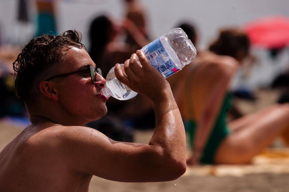Galería: así viven las personas el calor intenso del verano en el mundo