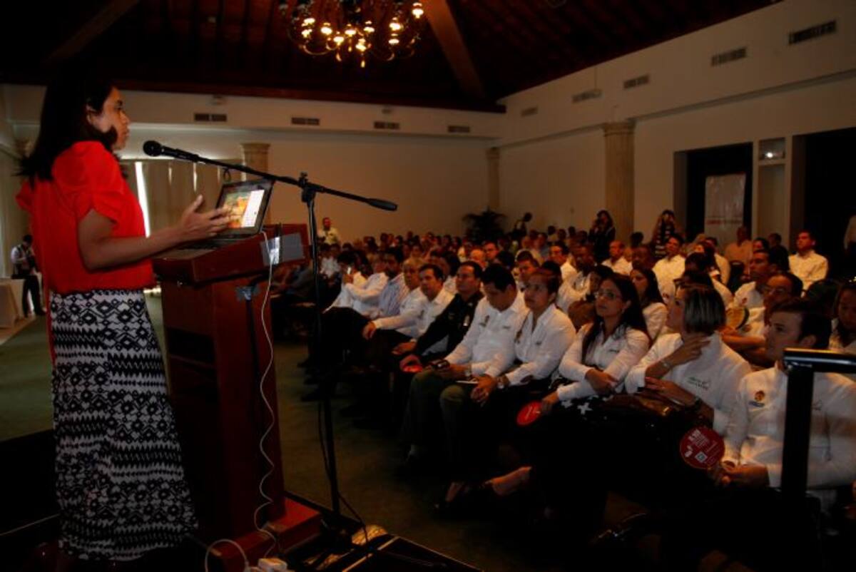 El alcalde Dionisio Vélez y todo su gabinete escucharon y vieron los resultados del informe de calidad de vida en el Distrito en 2014. Voceros de los gremios y el propio Alcalde dieron sus opiniones sobre los resultados sobre seguridad, movilidad, salud entre otros. AROLDO MESTRE