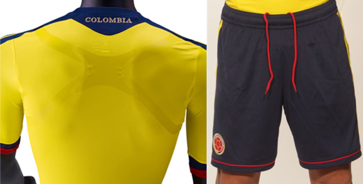 Esta nueva camiseta de la selección colombiana lleva el estilo que vimos ya con España y Argentina, en este caso manteniendo el amarillo característico de los cafeteros con vivos en azul oscuro.