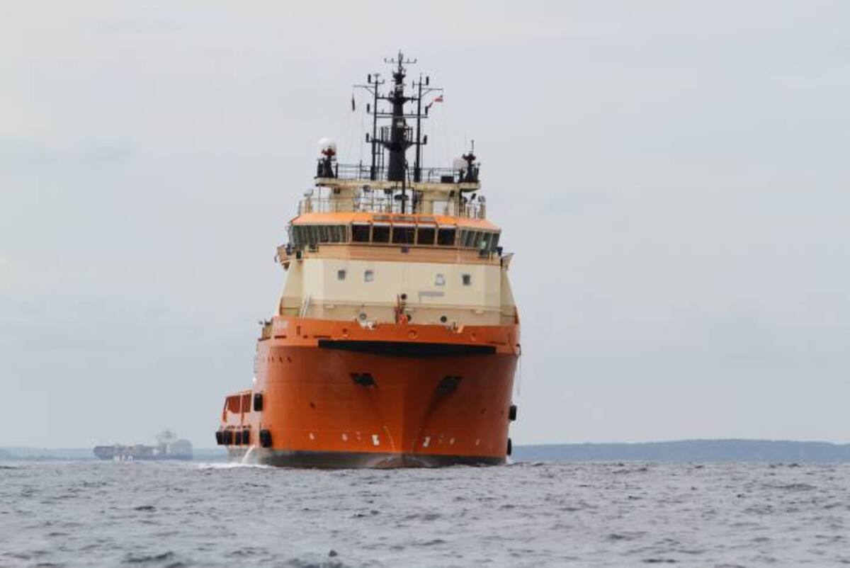 Tres barcos remolcadores fueron necesarios para mover la estructura.