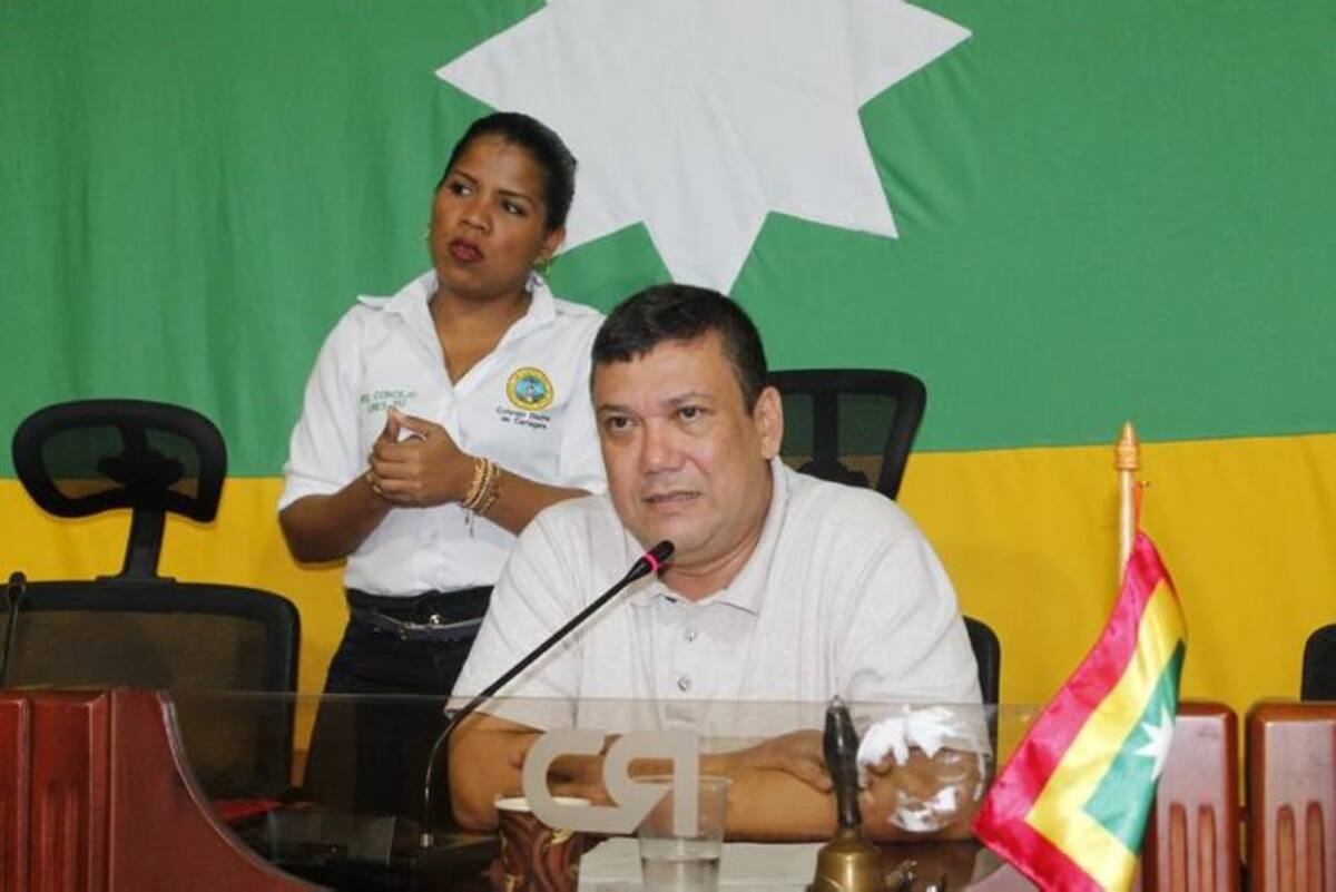 El concejal Javier Curi propuso que se construyan granjas solares en los cerros forestales del Distrito. El Universal