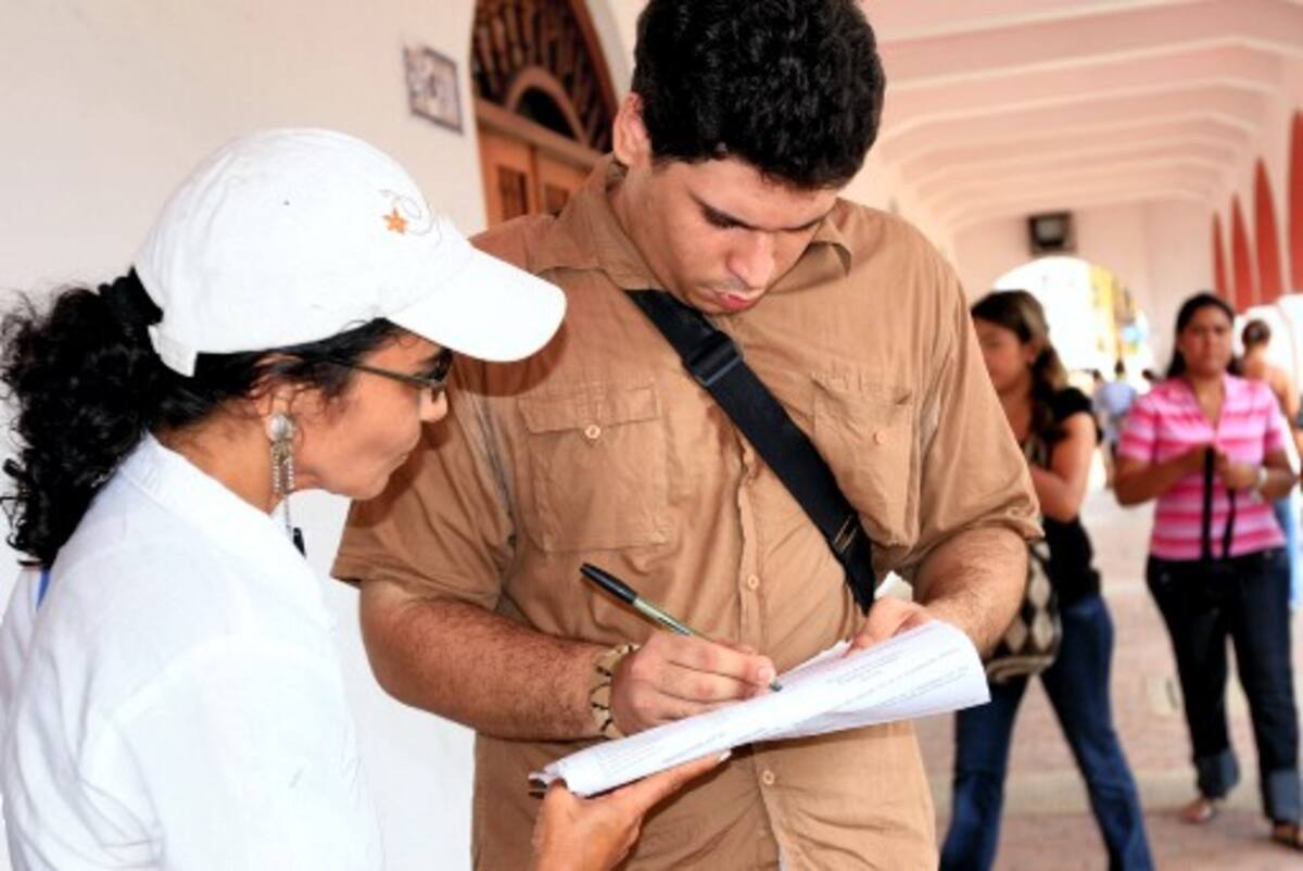 A fin de que pueda ser convocado el referendo derogatorio del acuerdo del Concejo que faculta al Gobierno Local para hacer mediante Valorización 4 grandes obras, se requiere la recolección de las firmas del 10% del censo electoral de Cartagena, que equivale a 64.377 rúbricas. ARCHIVO