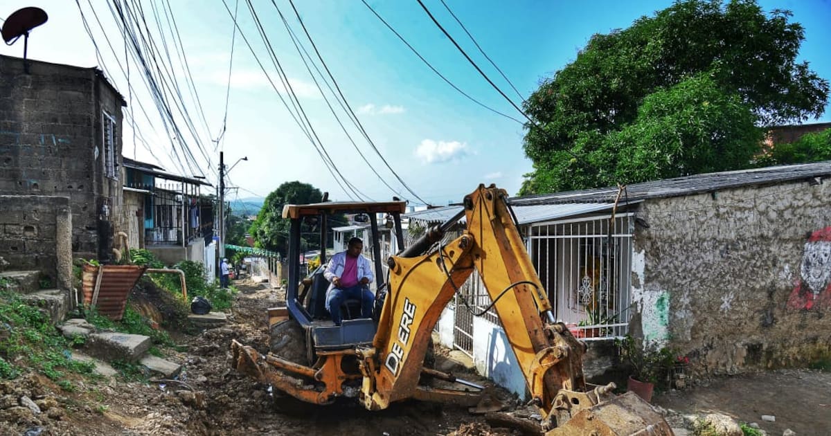 Alcaldía inicia pavimentación de la calle Los Pinos en Nelson Mandela