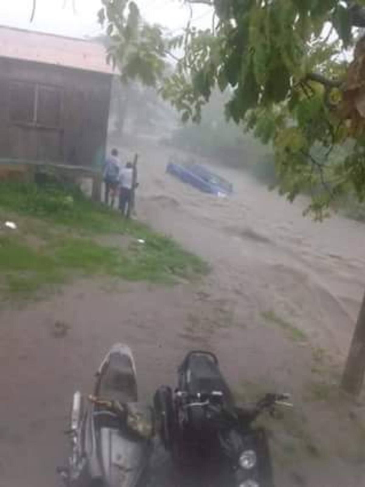 Estas fueron las imágenes que dejó el fuerte aguacero de hoy en Providencia. EL UNIVERSAL