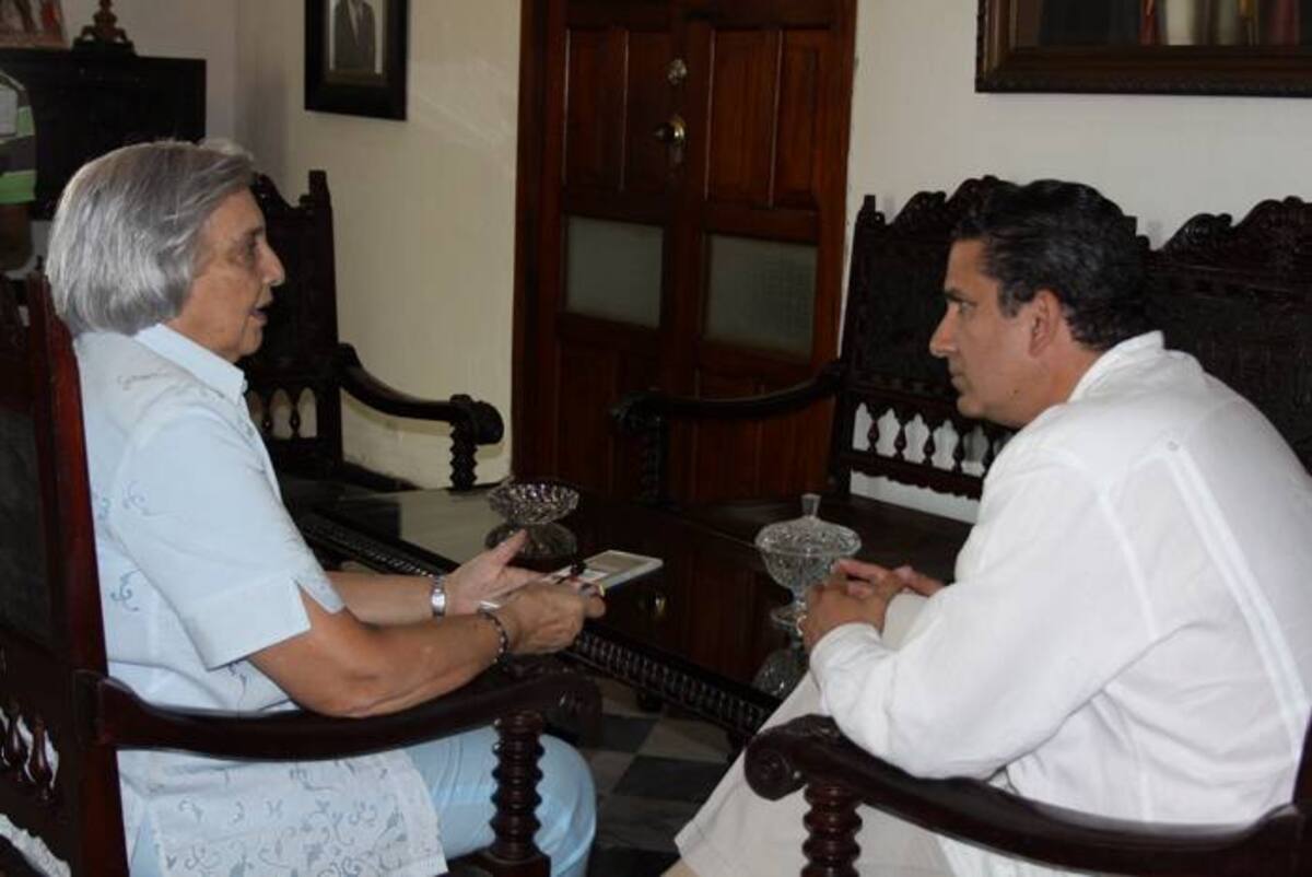 Visita de la Cónsul de Venezuela, Olga Díaz Martínez, al Gobernador Juan Carlos Gossaín. Cortesía