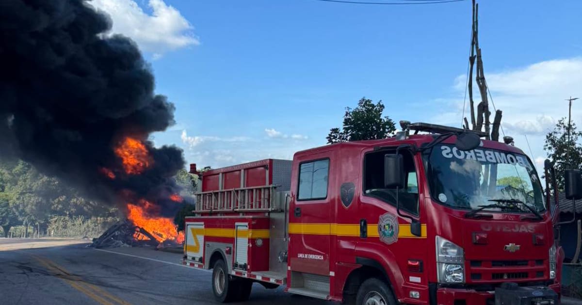 Ardió camión cisterna que viajaba de Cartagena a Corozal; conductor se salvó