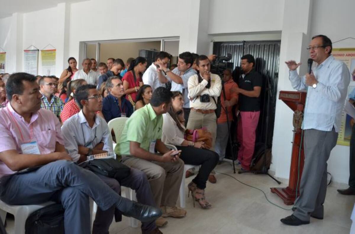 El procurador delegado para las entidades territoriales, Carlos Meza Díaz, en su reciente visita a Sucre. CORTESÍA/