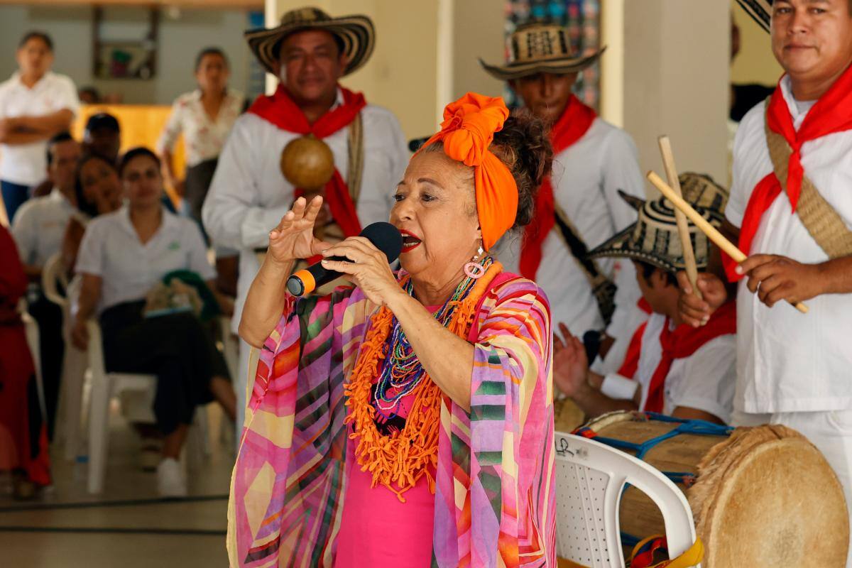 Salvar tradiciones lastradas por el conflicto a ritmo de bullerengue