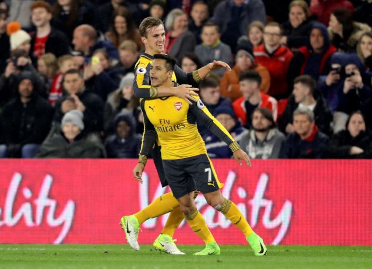 Arsenal buscará rescatar su temporada en la Copa de Inglaterra. AP Owen Humphreys