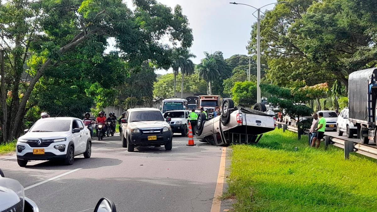 El fuerte choque múltiple ocurrió a eso de las 7 de la mañana, según la Policía.