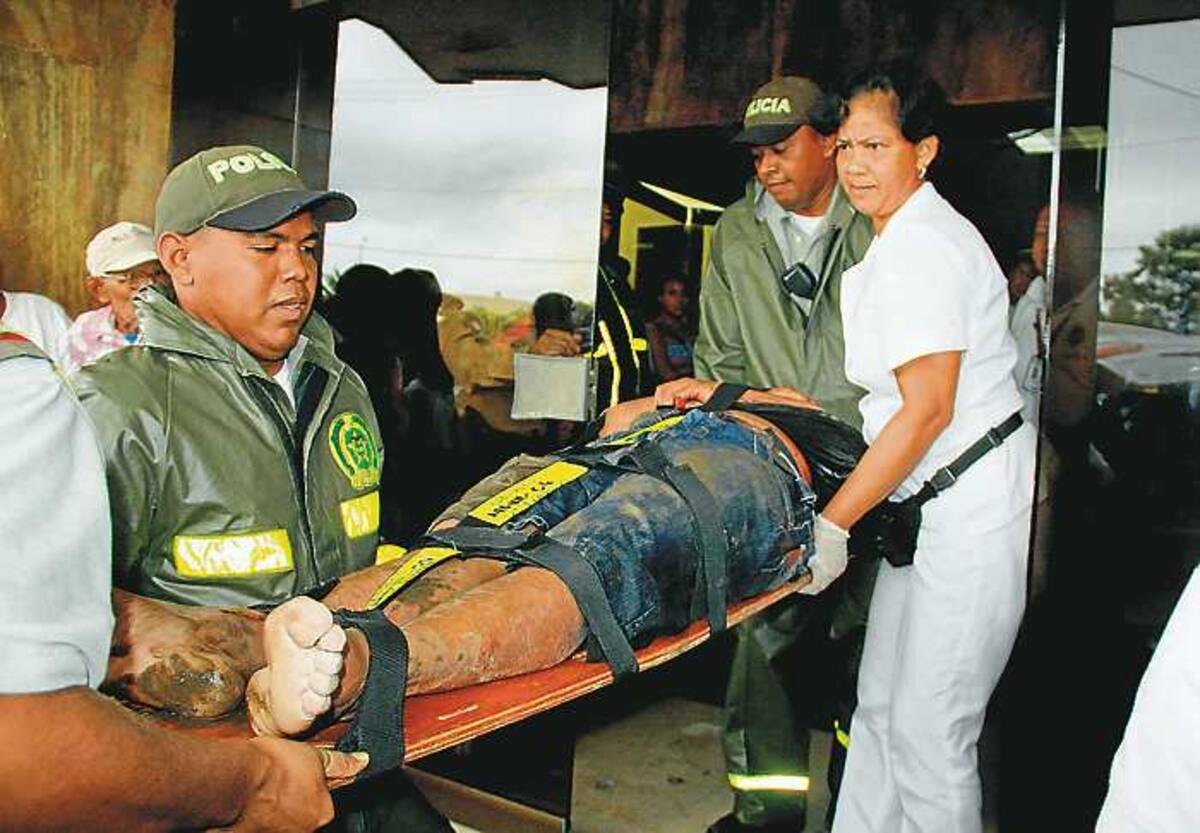 Eduardo Enrique Nieto fue evacuado del Banco Popular y trasladado a la Clínica Cartagena del Mar.