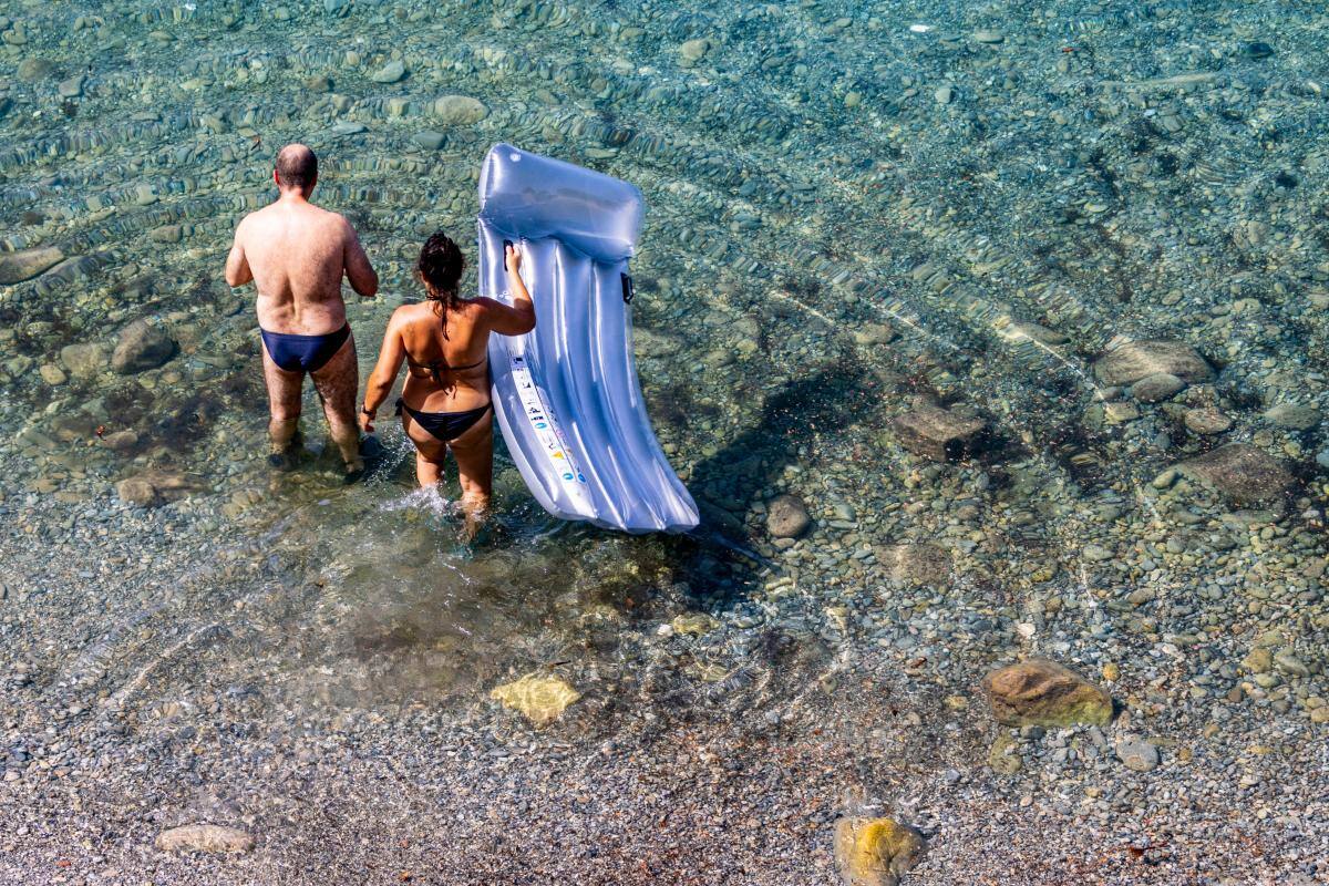 Bañistas en la cala de S´Algar en Andratx. //EFE