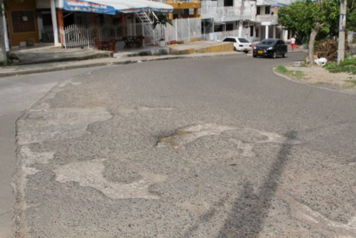 Calamares: La comunidad pide que esta vía sea intervenida ante el deterioro que sufre con el paso de los días. Óscar Díaz- El Universal.