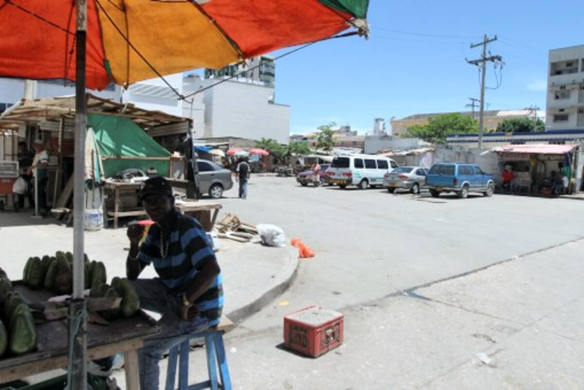 Doce cocineras de la Plazoleta Olímpica se oponen a retirarse del espacio público y piden al Distrito que les permita seguir con su actividad allí, pero de forma organizada. AROLDO MESTRE - EL UNIVERSAL