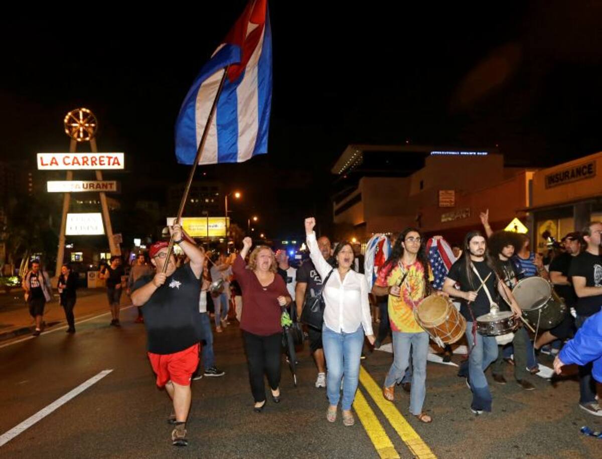 Celebración en Miami por muerte de Fidel Castro. AFP RHONA WISE