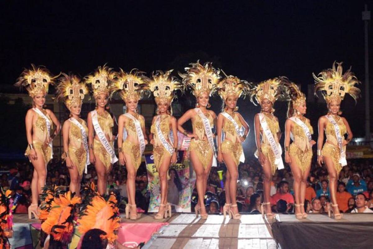 Las aspirantes al título de Reina de la Independencia 2018 desfilaron una a una y mostraron su belleza y atributos a los presentes. Nayib Gaviria