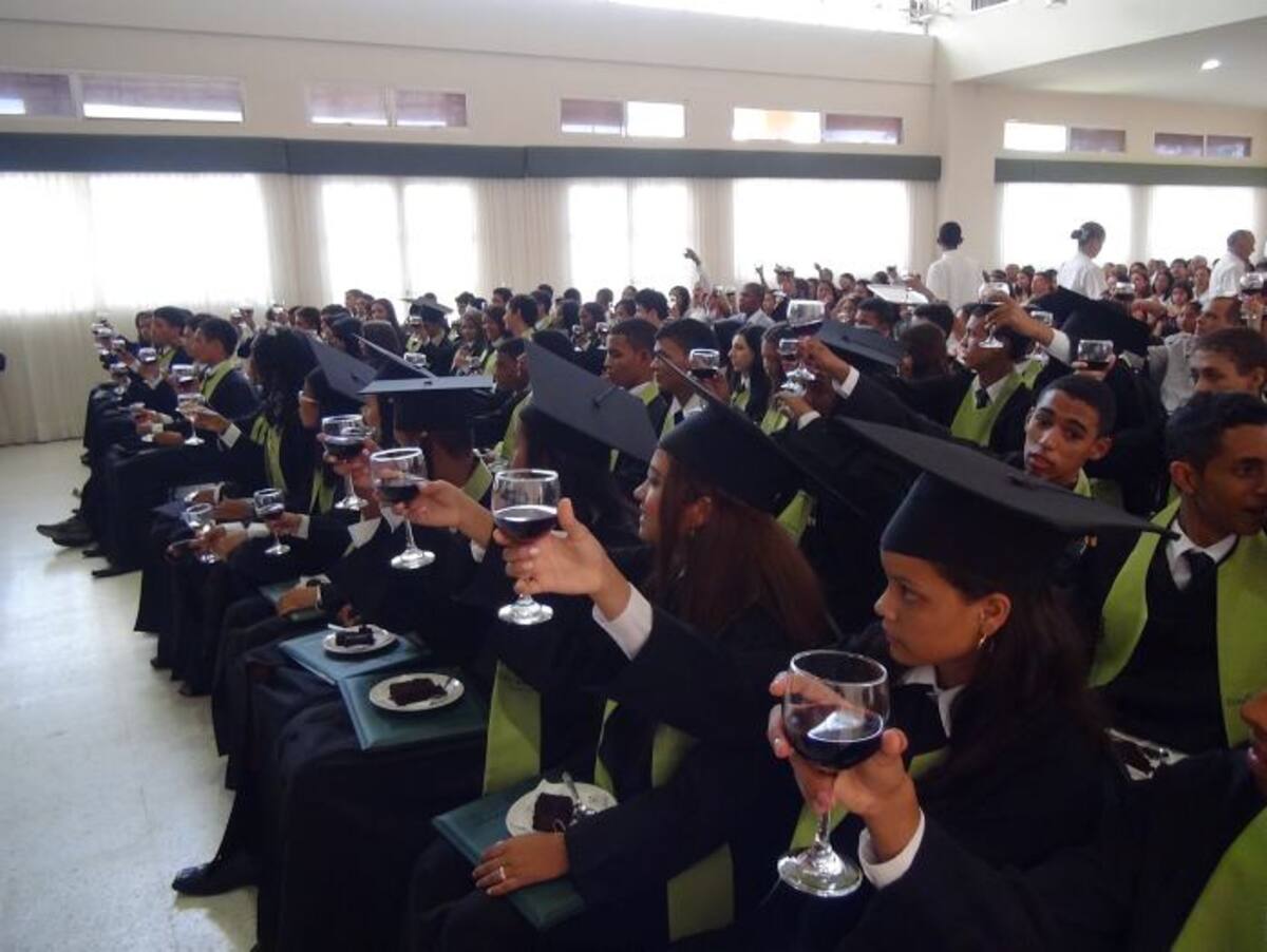 Promoción 2012 de la IE Comfamiliar CORTESÍA