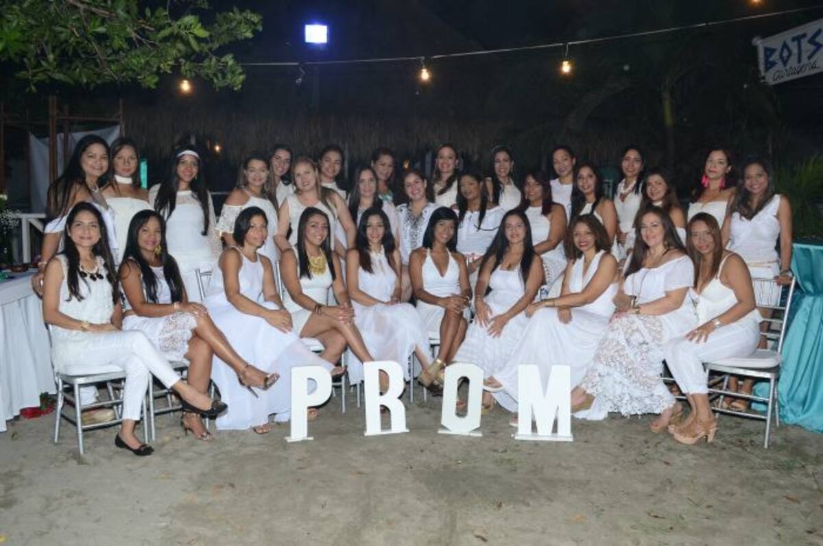 De pie: Idalis Suárez, Nayslam Carbonell, Marigel Sarmiento, Claudia Díaz, Ángela Quintana, Dilia Aponte, Yoly Torres, María José de la Hoz, Glinis Galarcio, Dolly Camacho, Luisa Alvarado, Elizabeth Magallanes, Ruby Marrugo, Alexandra Senior, Emma Henríquez, Ana Eleodora Martínez, Magdalena Otero, Milagros Amarís, Giovana Oclassen y Lady Fuentes; sentadas: María José Pombo, Diana Romero, Ana María Rodríguez, Joan Soto, Marber Patiño, Lenys Vanegas, Martha Loaiza, Karen Sierra, María Alejandra Rosales y Mónica Cantillo. LUIS APARICIO - EL UNIVERSAL