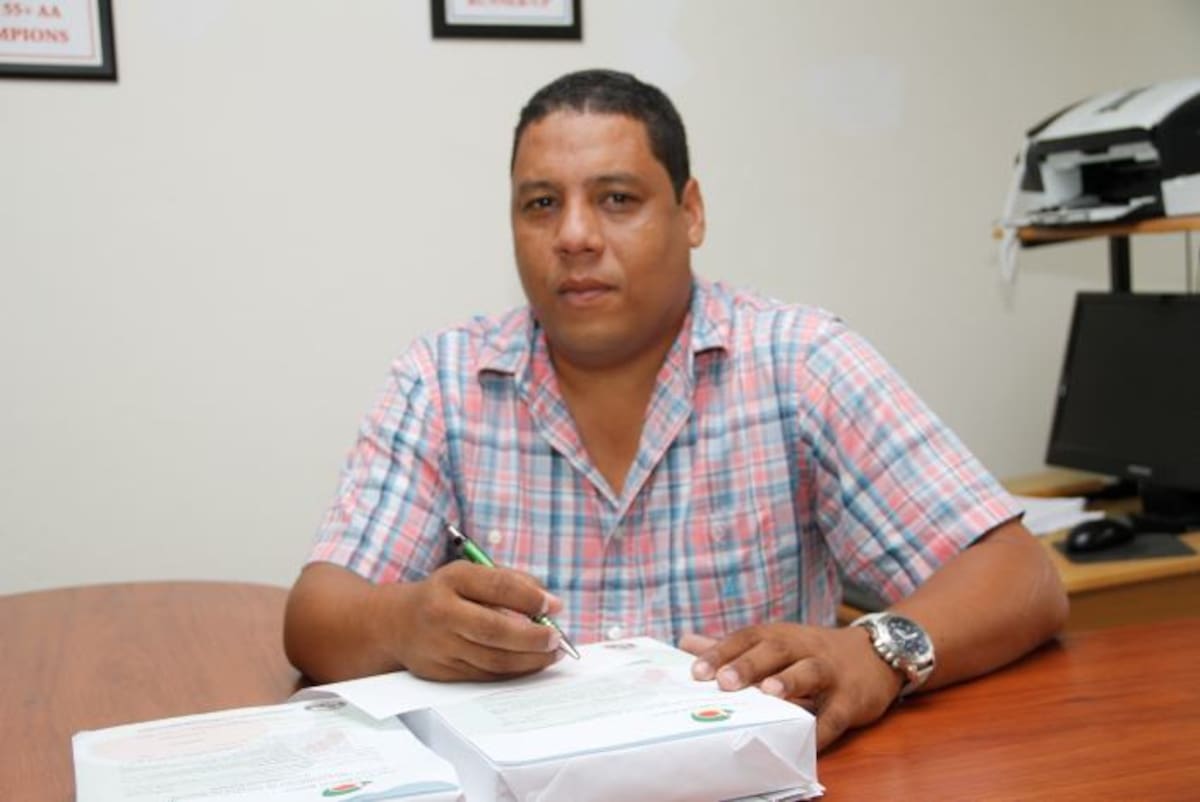 Alberto Olivares, reelegido presidente de la Liga de Sóftbol de Bolívar. ARCHIVO