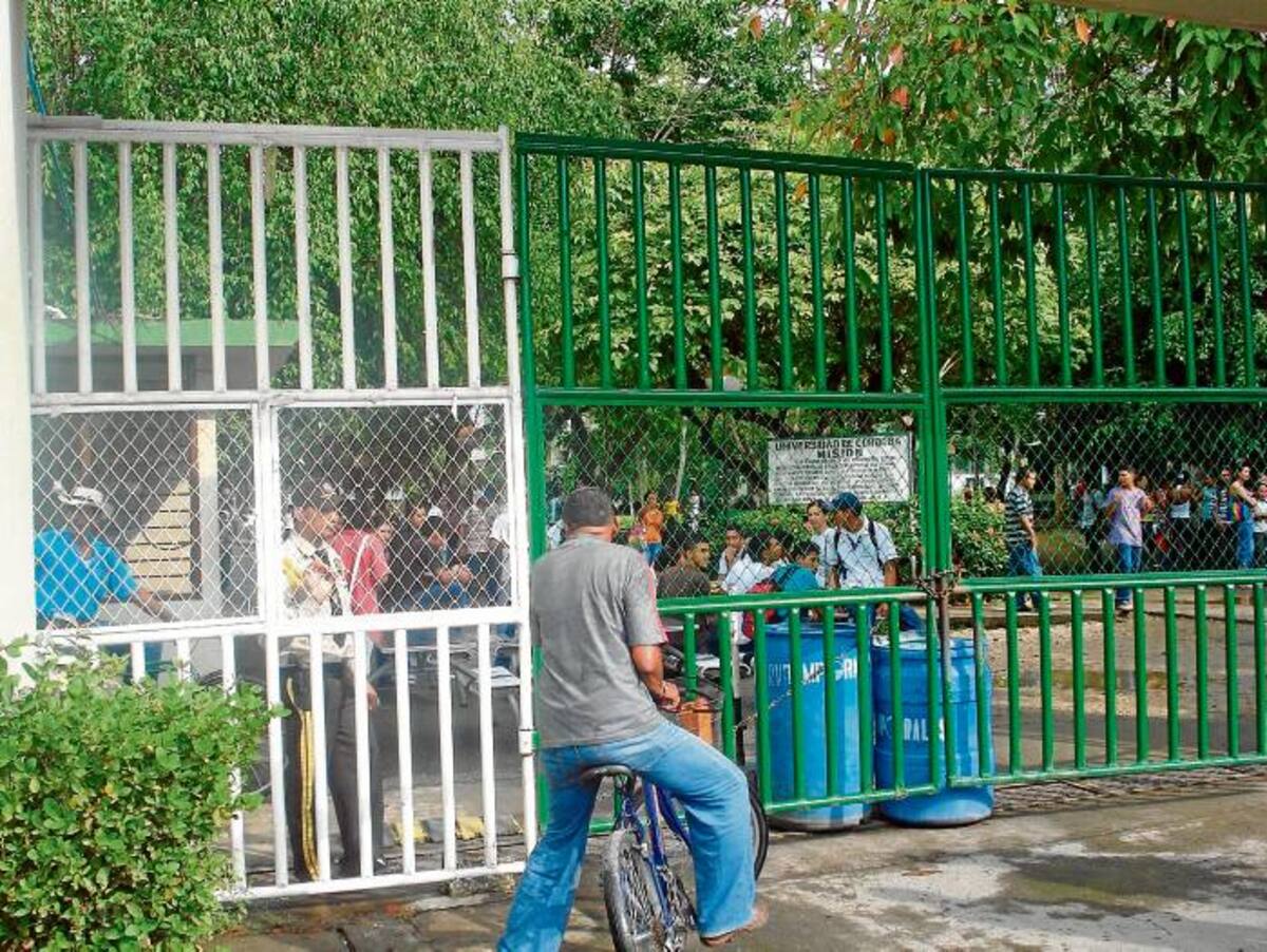 La Universidad de Córdoba atraviesa por una profunda crisis y sus 11.500 estudiantes están a punto de perder el semestre.