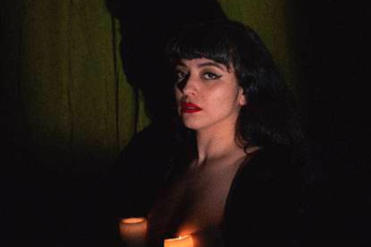 Mon Laferte estrena su nuevo tema ‘Se me va a quemar el corazón’