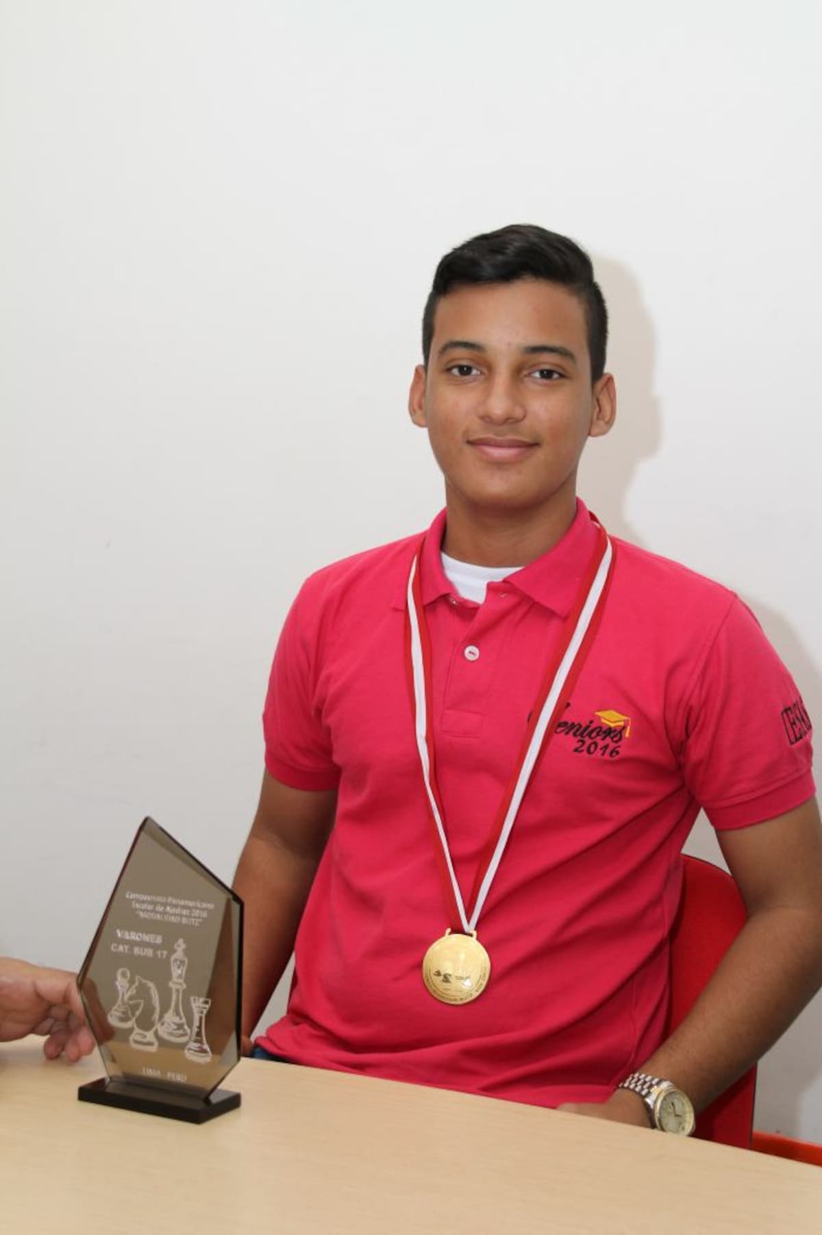 Juan Camilo Përez, ajedrecista cartagenero que se trajo el título escolar en blitz del Panamerucano de LIma, Perú. Luis Aparicio-El Universal