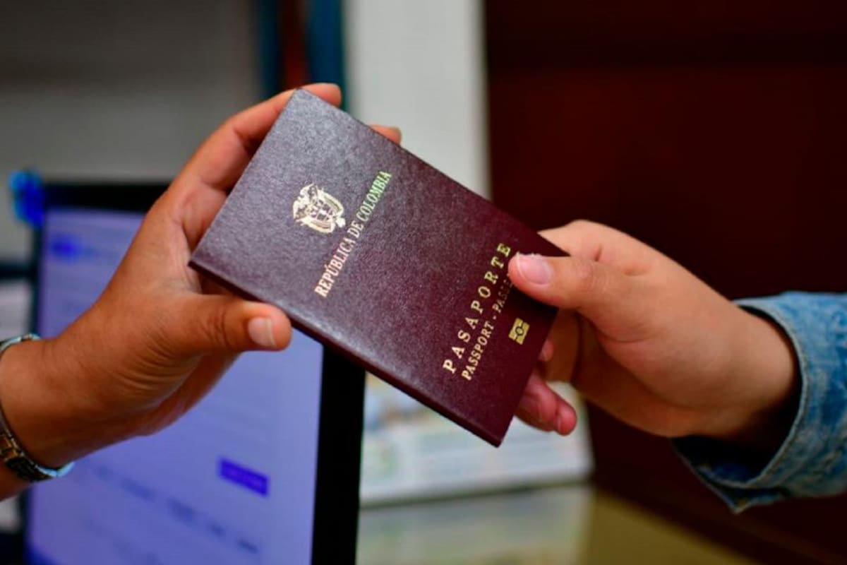 “Ningún colombiano se quedará sin pasaporte”: Cancillería calma las aguas