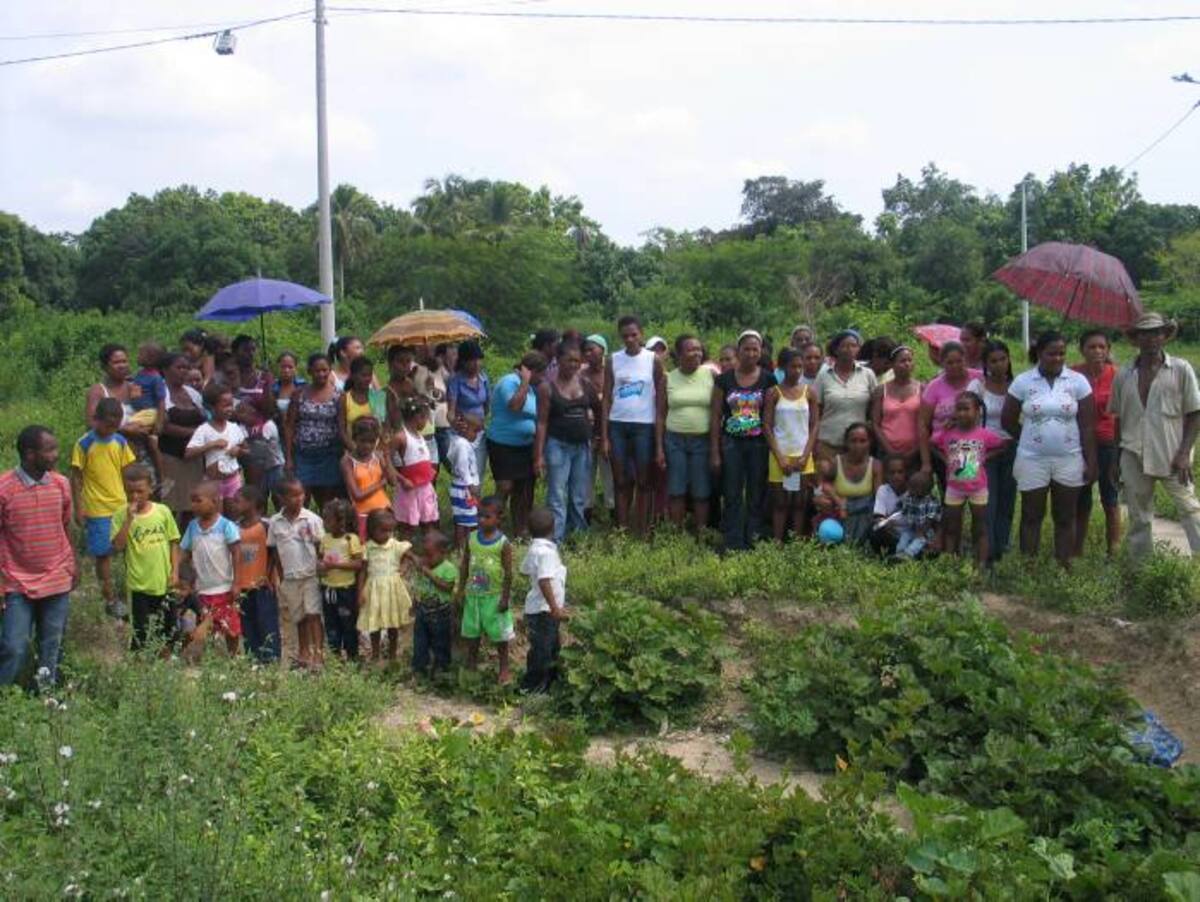 Familias favorecidas con los proyectos de Vivienda Villa Camila y Caimito Uno, en Villanueva. ARCHIVO