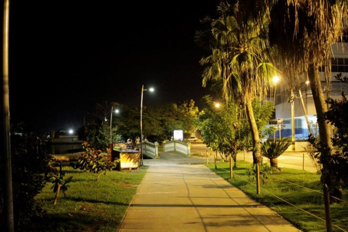 El Paseo Peatonal ahora se encuentra iluminado para los visitantes. NAYIB GAVIRIA - EL UNIVERSAL