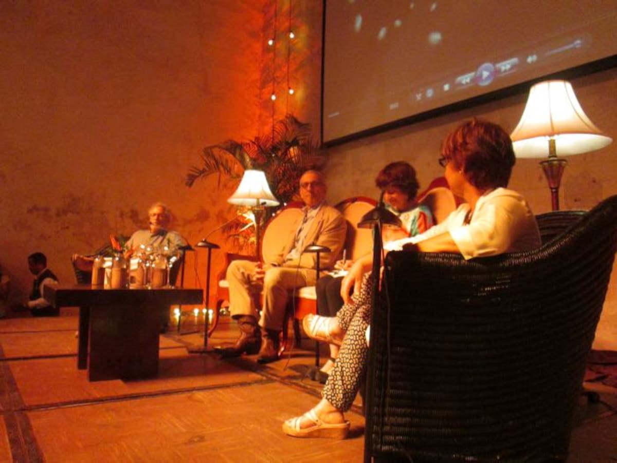 El prólogo del libro fue escrito por el fundador del Hay Festival, Peter Florence y contiene una selección de fotografías realizadas durante las diversas ediciones del festival por Daniel Mordsinski. ARCHIVO