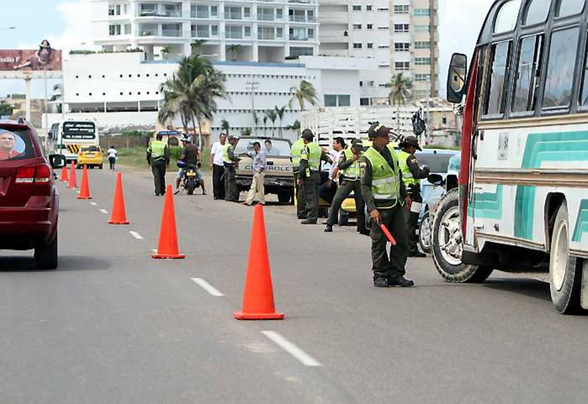 La policía de tránsito estará realizando controles viales, pruebas de alcoholemia, revisión técnico mecánica, controles de velocidad, mediante la instalación de puestos de control en la vía al mar, la Cordialidad y la Troncal. AROLDO MESTRE/ EL UNIVERSAL