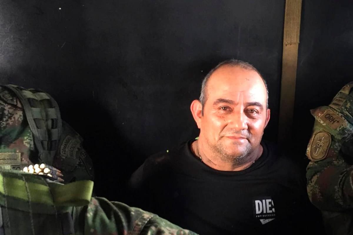 La foto con la que la Fuerza Pública celebró la captura de alias Otoniel