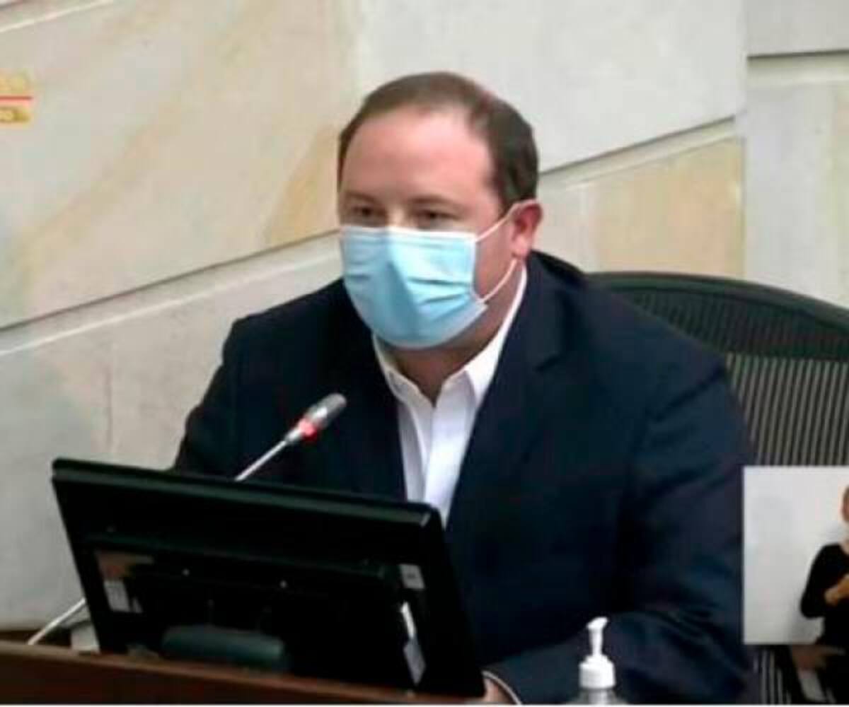 Senador Fernando Nicolás Araújo, autor de la ley.