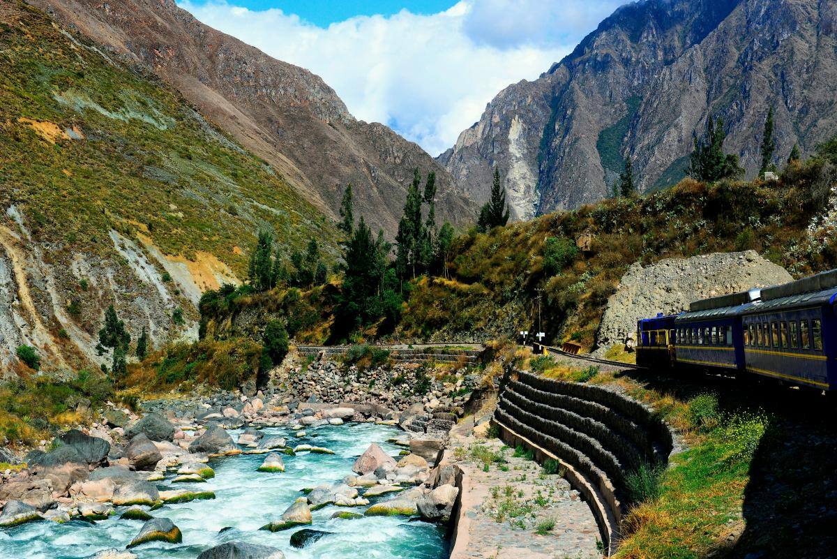 Una de las formas de llegar a Aguas Calientes es en tren.