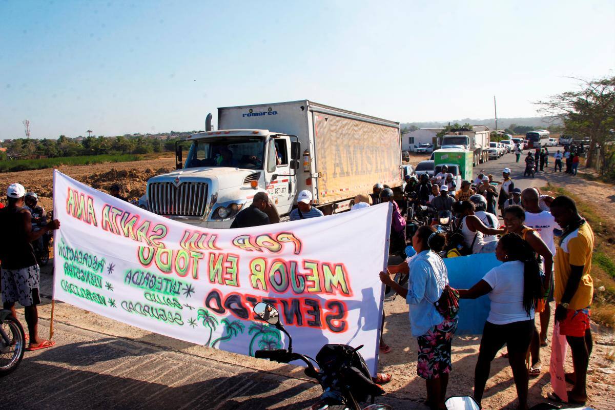 “Nuestras calles se convirtieron en pozas sépticas”: manifestaciones en Santa Ana